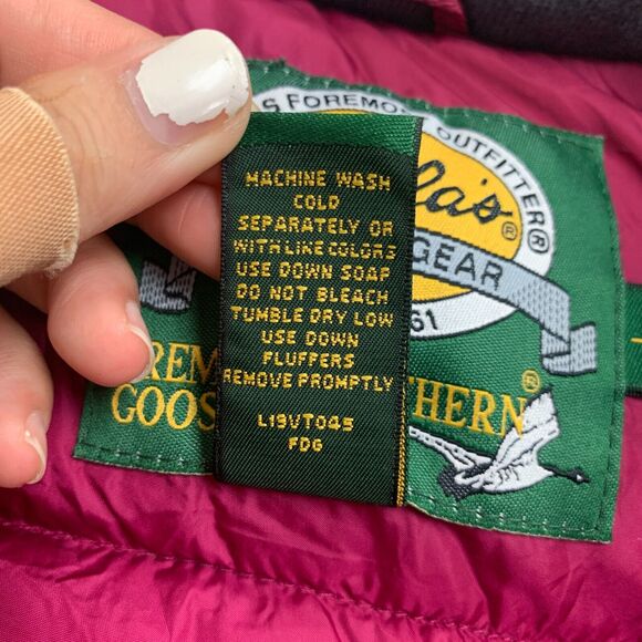 Cabelas Puffer Vest Womens S Small Bordeaux Goose Down Outdoor Snap Buttons - Picture 12 of 14